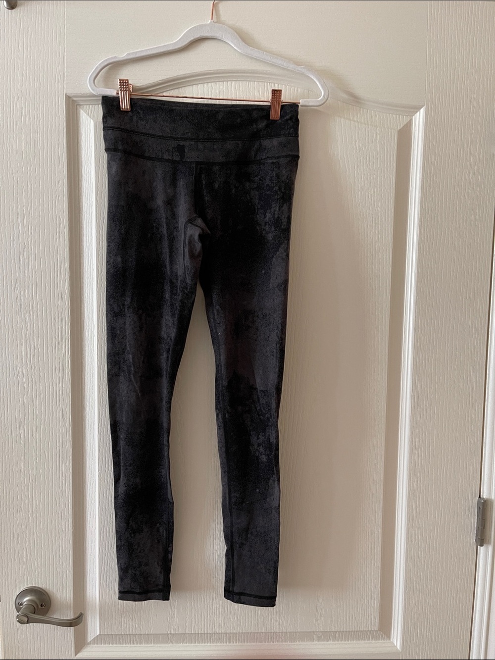 Lucy workout legging in print black and grey , Sz S